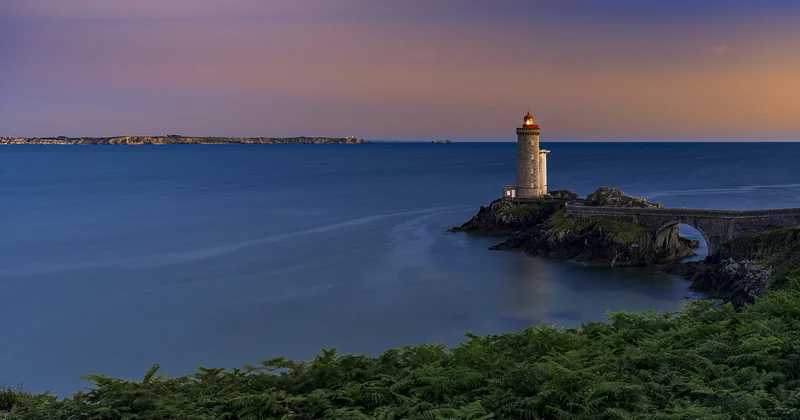 Où dormir dans un phare en France : les régions qui comptent vraiment