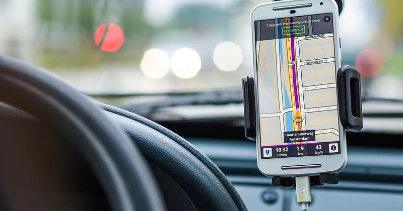 Quelles sont les applications essentielles pour voyager en van ?